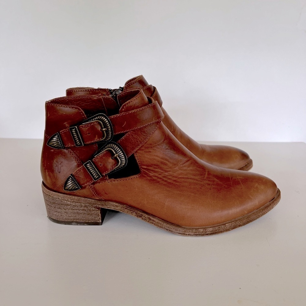 FRYE Ray Western Shootie Women’s Cognac Brown Leather 2 Buckle Ankle Booties, 7M